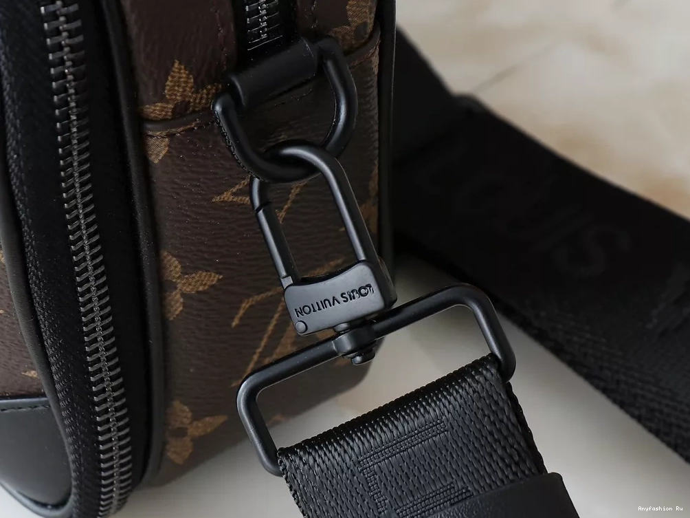 Durable Bags Messenger 313 Louis Vuitton Unisex For 0426